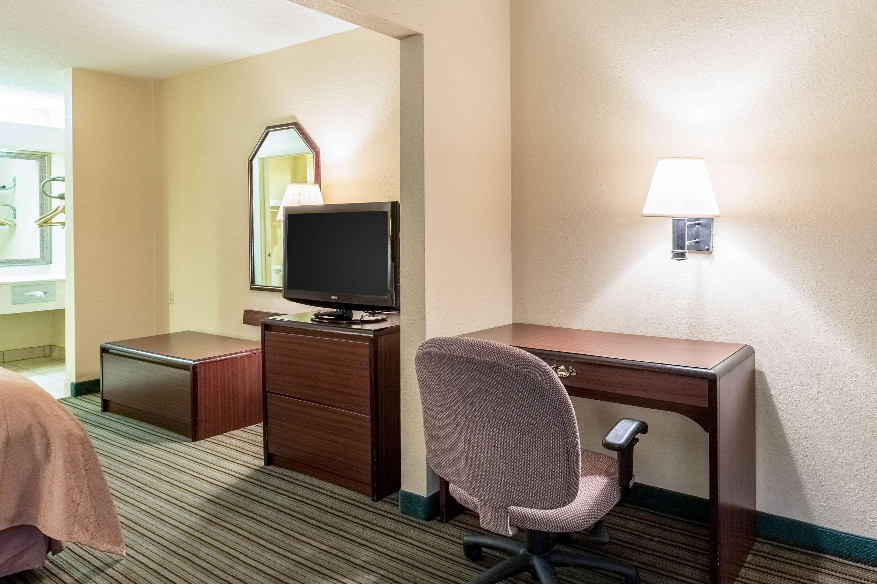 Quality Inn Александрия Экстерьер фото