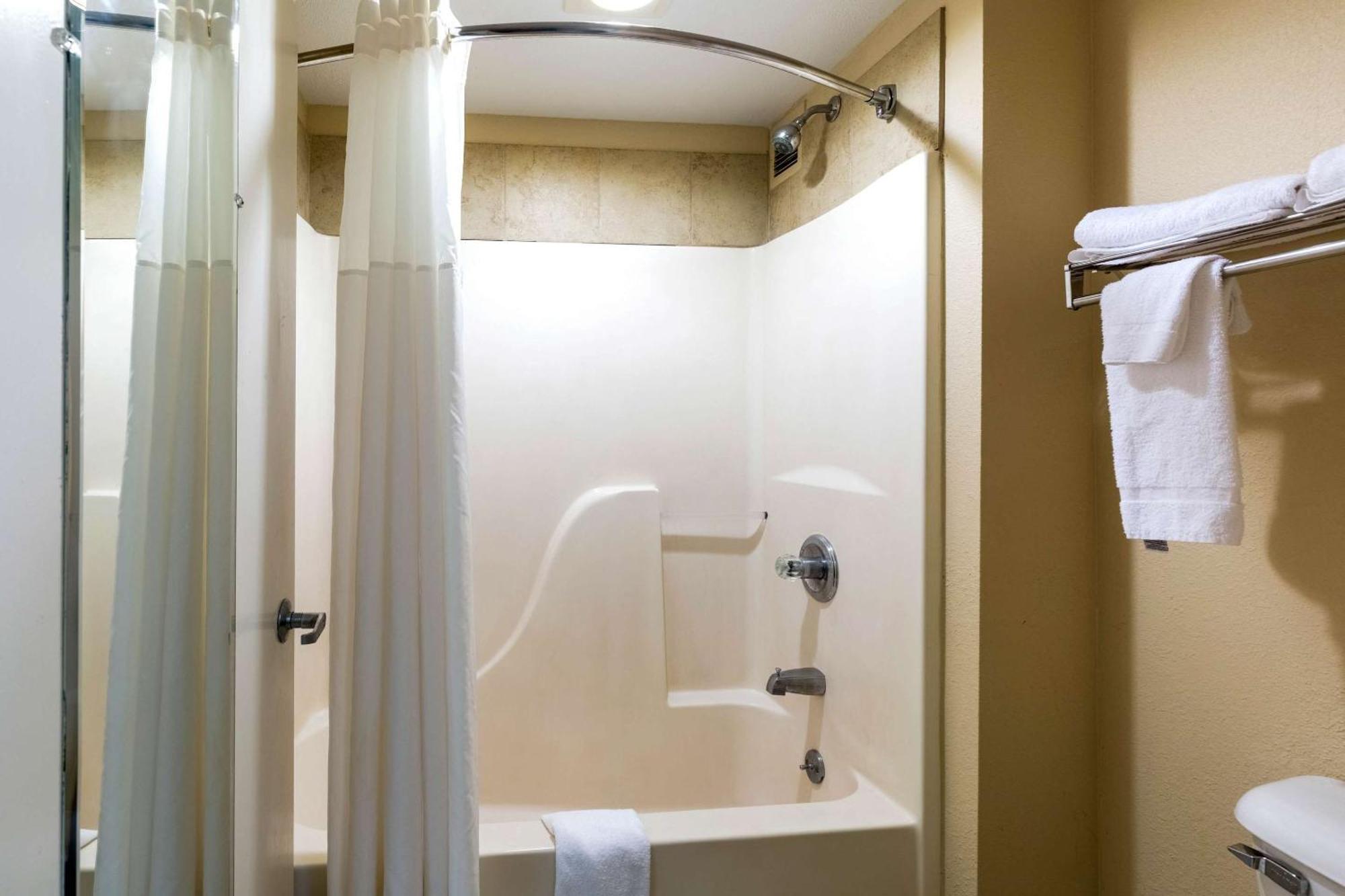 Quality Inn Александрия Экстерьер фото