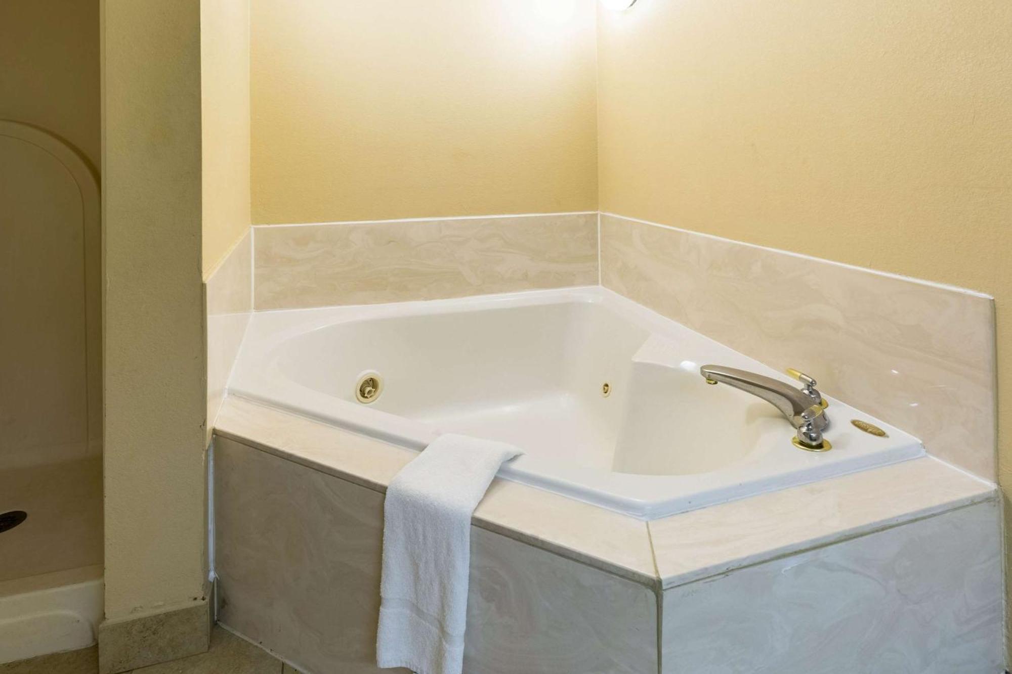 Quality Inn Александрия Экстерьер фото